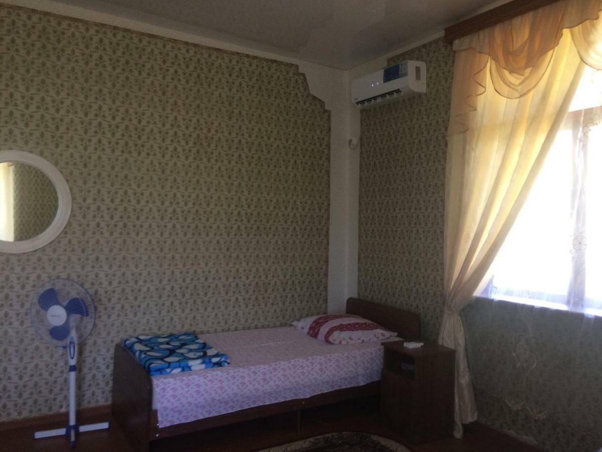 Гостевой дом у Олега Золотой берег Гудаута Экстерьер фото